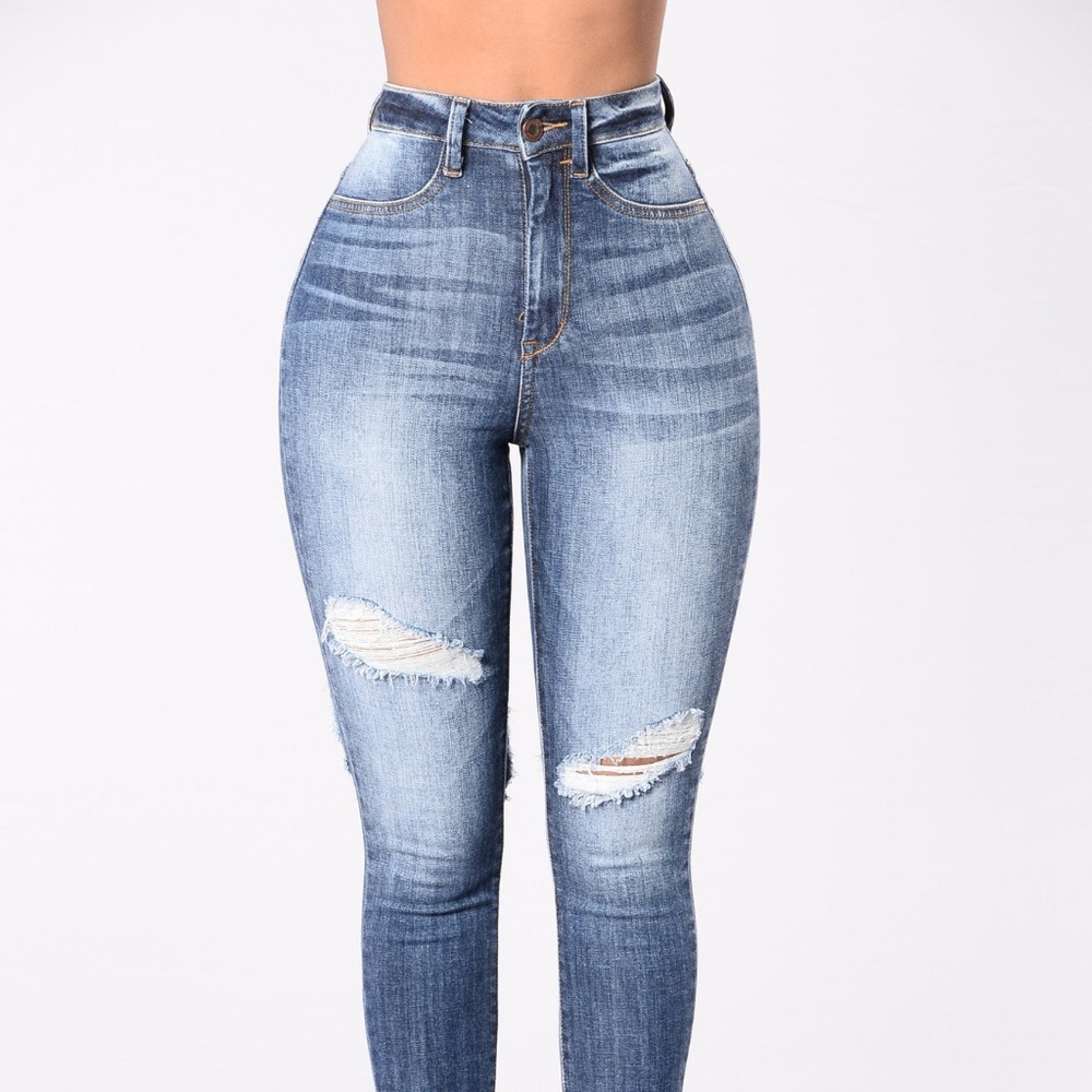 FASHION NOVA HIGH WAISTED JEANS